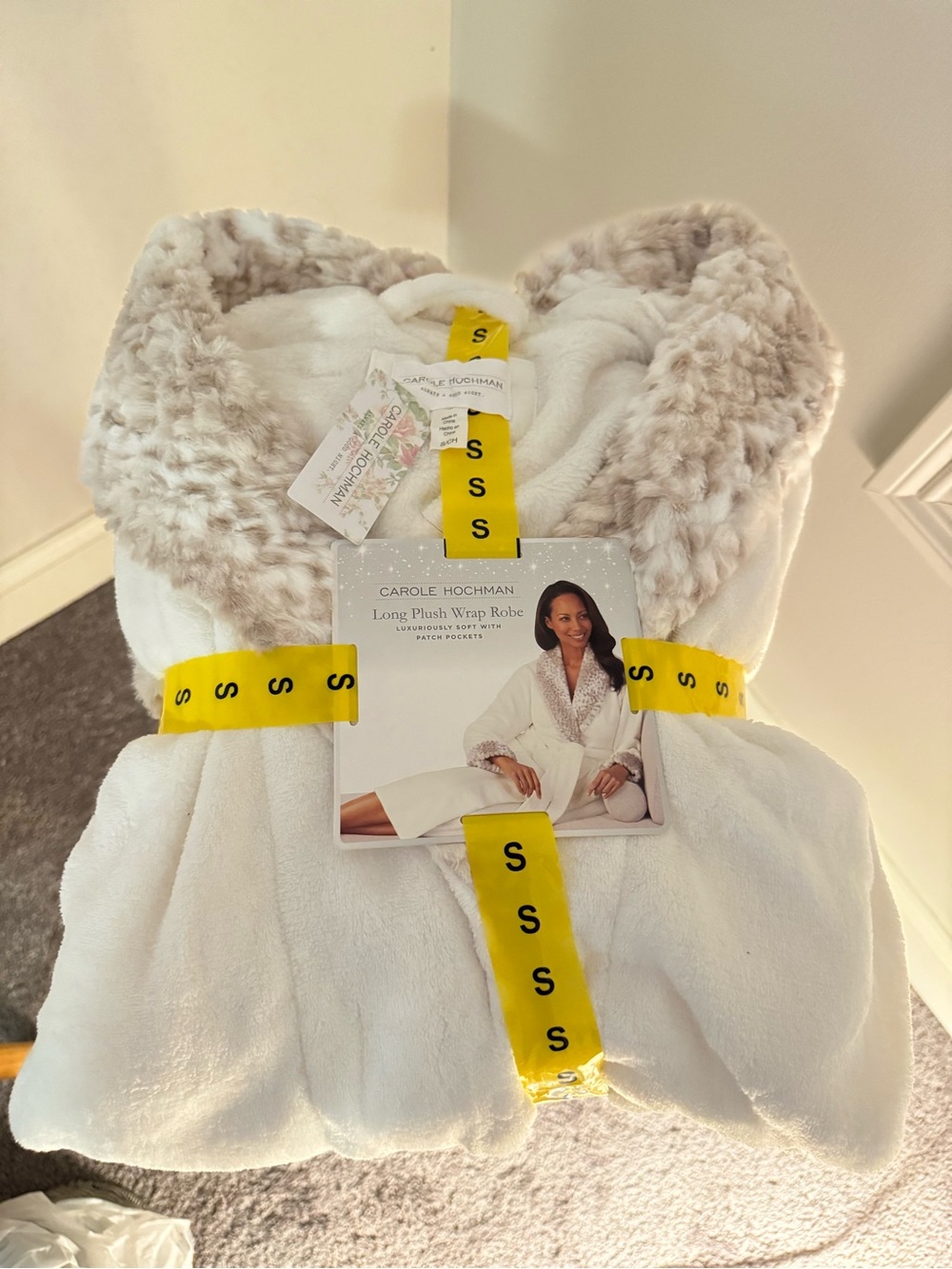 Midnight by Carole Hochman White Plush Wrap Robe with Faux Fur Trim